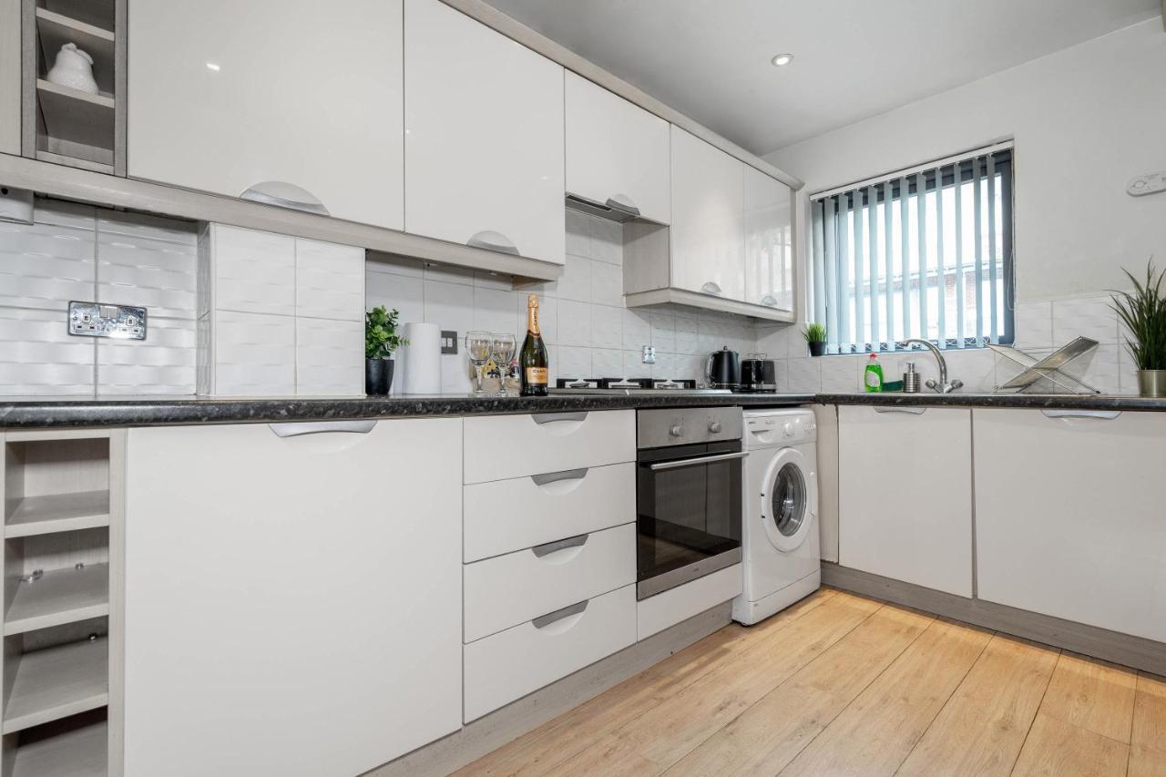City Centre Townhouse - 3 Bedrooms - Garage - Parking - Top Rated Birmingham Exterior photo